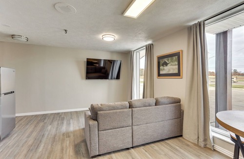 Oakland City Apartment | < 1 Mi to Oakland City University: Cozy Apartment
