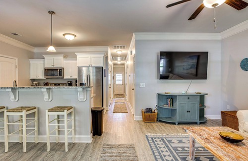 Darien Cottage | 1 Mi to Riverfront: Darien Family Home
