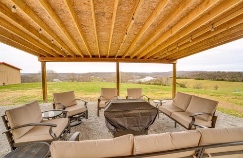 Oak Grove House | 1 Mi to Table Rock Lake Home with Furnished Patio!