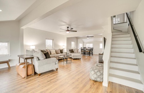 Oak Grove House | 1 Mi to Table Rock Lake Home with Furnished Patio!