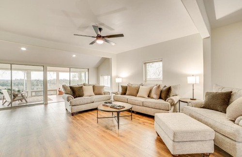 Oak Grove House | 1 Mi to Table Rock Lake Home with Furnished Patio!