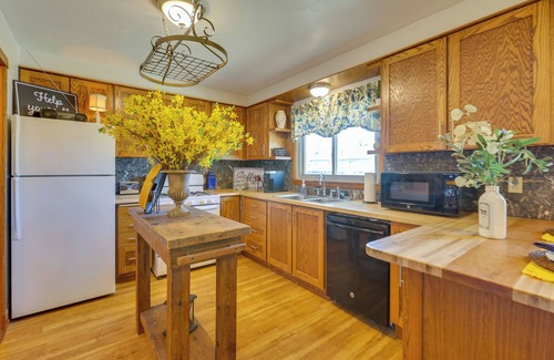 Great Bend House | 1 Mi to Town: Home w/Yard in Great Bend!