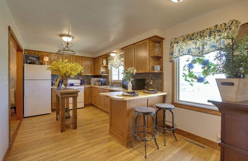 Great Bend House | 1 Mi to Town: Home w/Yard in Great Bend!