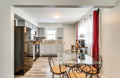 Sugar Creek Apartment | 1 Mi to Truman Library: Apt w/Large Yard!