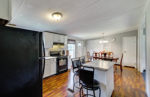 Albany Cottage | 1 Mi to US Marine Base Albany: Cozy Getaway!
