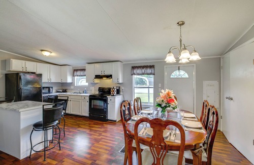 Albany Cottage | 1 Mi to US Marine Base Albany: Cozy Getaway!