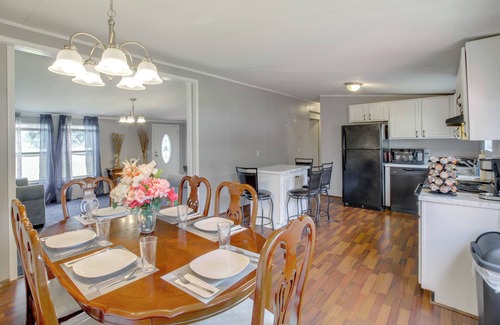 Albany Cottage | 1 Mi to US Marine Base Albany: Cozy Getaway!