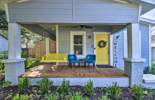 Central Arlington House | Pet-Friendly Arlington Elm Cottage with Patios & Fenced Yard