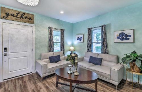 Central Arlington House | Pet-Friendly Arlington Elm Cottage with Patios & Fenced Yard