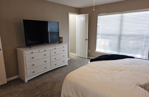 Isle of Palms House | 1 mile from MAYO CLINIC, 3 miles to the beach! 3 beds/2 bath fully furnished!