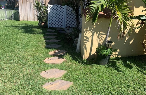 East Boca Raton Apartment | 1 Mile to Bch!, E. Boca Studio w/Private Entrancen