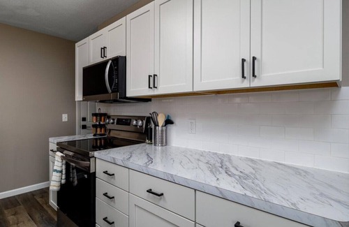 Vermilion Cottage | Idyllic Retreat Near Water: Fireplace, Patio & Netflix Access