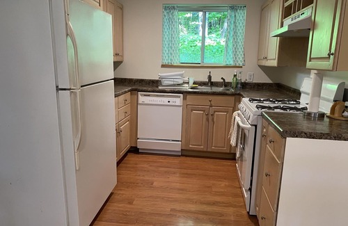 West Dover House | Ideal Getaway Near Mt Snow: Pet Friendly 2BDR with Pool