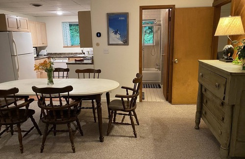 West Dover House | Ideal Getaway Near Mt Snow: Pet Friendly 2BDR with Pool
