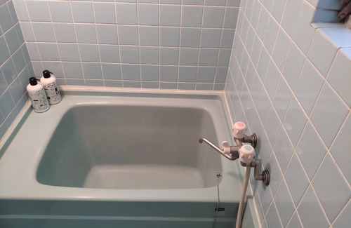 Naniwa Apartment | Convenient Stay: Steps from JR Station & Family-Friendly