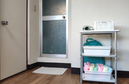 Naniwa Apartment | Convenient Stay: Steps from JR Station & Family-Friendly
