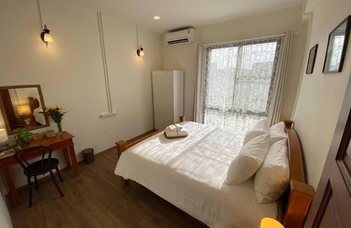 Bang Na Apartment | Steps to BTS: Family-Friendly 3 Bed, 3 Bath House