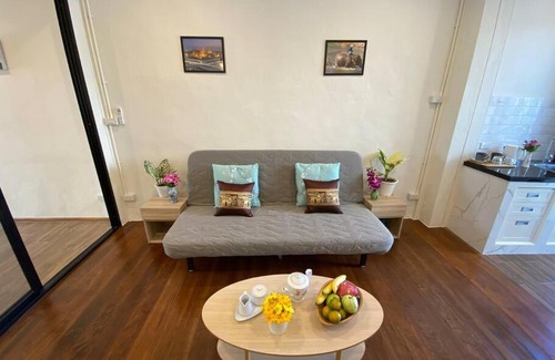 Bang Na Apartment | Steps to BTS: Family-Friendly 3 Bed, 3 Bath House