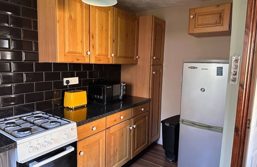 Stanford-le-Hope Apartment | 1 min walk to c2c station - free parking - 1 bed