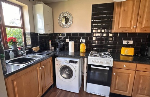 Stanford-le-Hope Apartment | 1 min walk to c2c station - free parking - 1 bed
