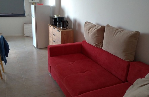 Mamaia-Sat Apartment | Steps to the Beach: Ocean View & Pet Friendly Retreat