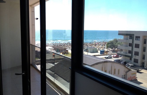 Mamaia-Sat Apartment | Steps to the Beach: Ocean View & Pet Friendly Retreat