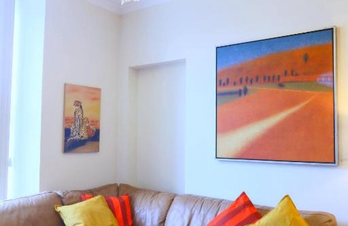 Old Town Apartment | Prime Location 5 Bed Apartment Steps from Royal Mile