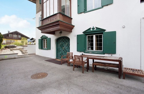 Gundhabing Apartment | 1 minute from the golf course! 5 minutes from the lake and 5 minutes from the mountain!