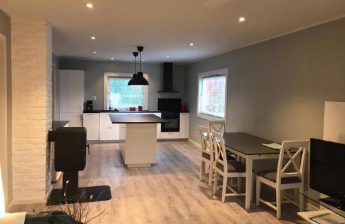 Arstad Apartment | Relaxing Mountain View Getaway - Pet & Child Friendly