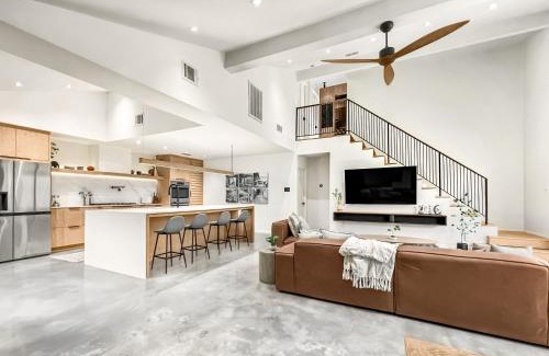 Clodine House | Experience Custom Design at 1_OAK - Pet-Friendly Retreat