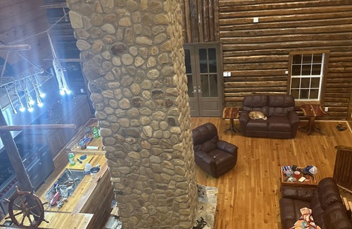 Dundas Bed & Breakfast | Unique Custom Lodging for Families - Your Perfect Escape