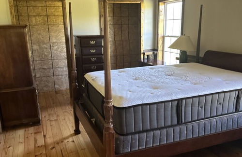 Dundas Bed & Breakfast | Unique Custom Lodging for Families - Your Perfect Escape