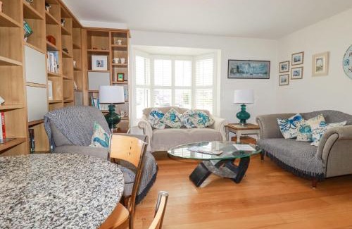 Lostwithiel House | Cozy Old Talbot Cottages: Pet-Friendly Family Retreat