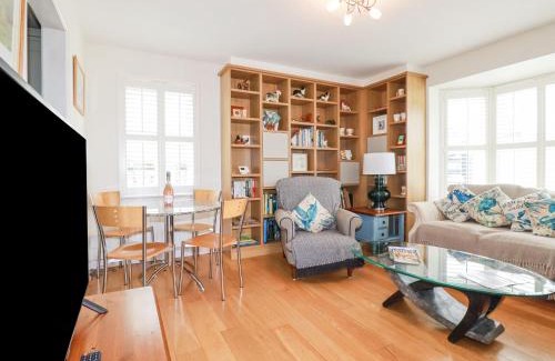 Lostwithiel House | Cozy Old Talbot Cottages: Pet-Friendly Family Retreat