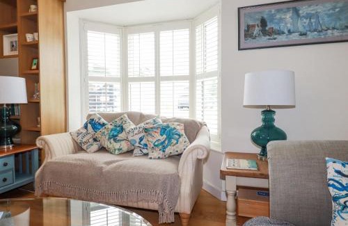 Lostwithiel House | Cozy Old Talbot Cottages: Pet-Friendly Family Retreat