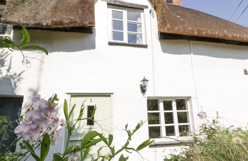 Fiddington Cottage | Pet-Friendly 1 OLD THATCH: Character Cottage in Kilve