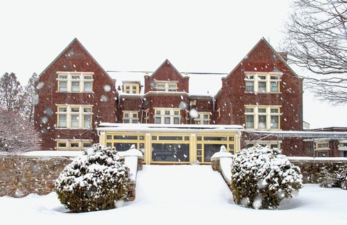 Manchester House | Top-Rated Wilburton Resort: Ideal for Family Reunions
