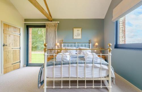 East Ilsley House | Discover 1 Pheasant: Ideal Family and Pet-Friendly Retreat