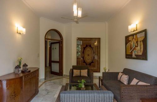 Kharera Bed & Breakfast | Cozy Private Room in Hauz Khas, Ideal for Families & Pets
