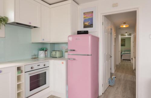 Swanage Apartment | Oceanfront 4-Star Stay at 1 Quayside Court - Rated 9.2