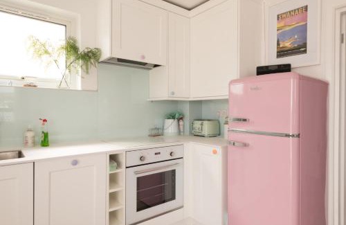 Swanage Apartment | Oceanfront 4-Star Stay at 1 Quayside Court - Rated 9.2