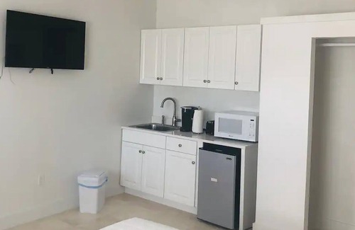 New Bight Apartment | 1 Queen Bed Studio, Fountain Bay Resort & Marina