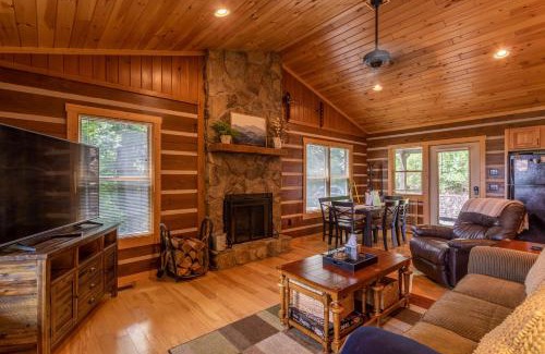 Todd House | Relaxing Retreat for Families and Pets in a 4-Star Haven