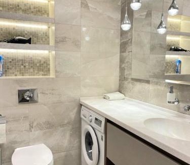 Obolon' Apartment | Comfortable 60m2 Room in Obolon with Pool Access