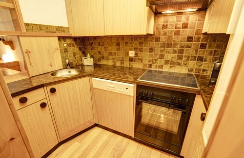 Silvaplana Apartment | Cozy Garden View Flat with Spa & Child-Friendly Amenities