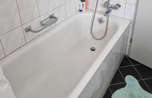 Andelfingen District Apartment | 1 room studio with private bathroom and near the rhein