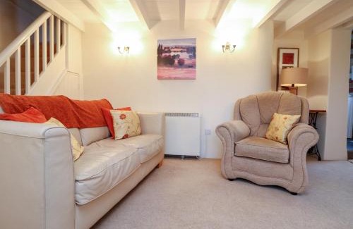 Lansallos House | Cozy Rose Cottages: Child-Friendly Retreat with Top Ratings