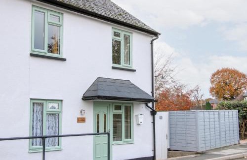 Four Crosses House | Dog-Friendly Retreat at 1 Sarnwen Cottages - Rated 9.5/10