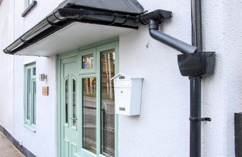 Four Crosses House | Dog-Friendly Retreat at 1 Sarnwen Cottages - Rated 9.5/10