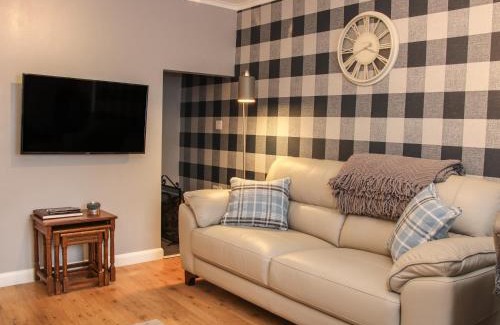 Four Crosses House | Dog-Friendly Retreat at 1 Sarnwen Cottages - Rated 9.5/10